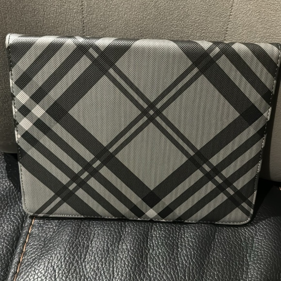 iPad 2 Second Generation Case - Picture 4 of 6